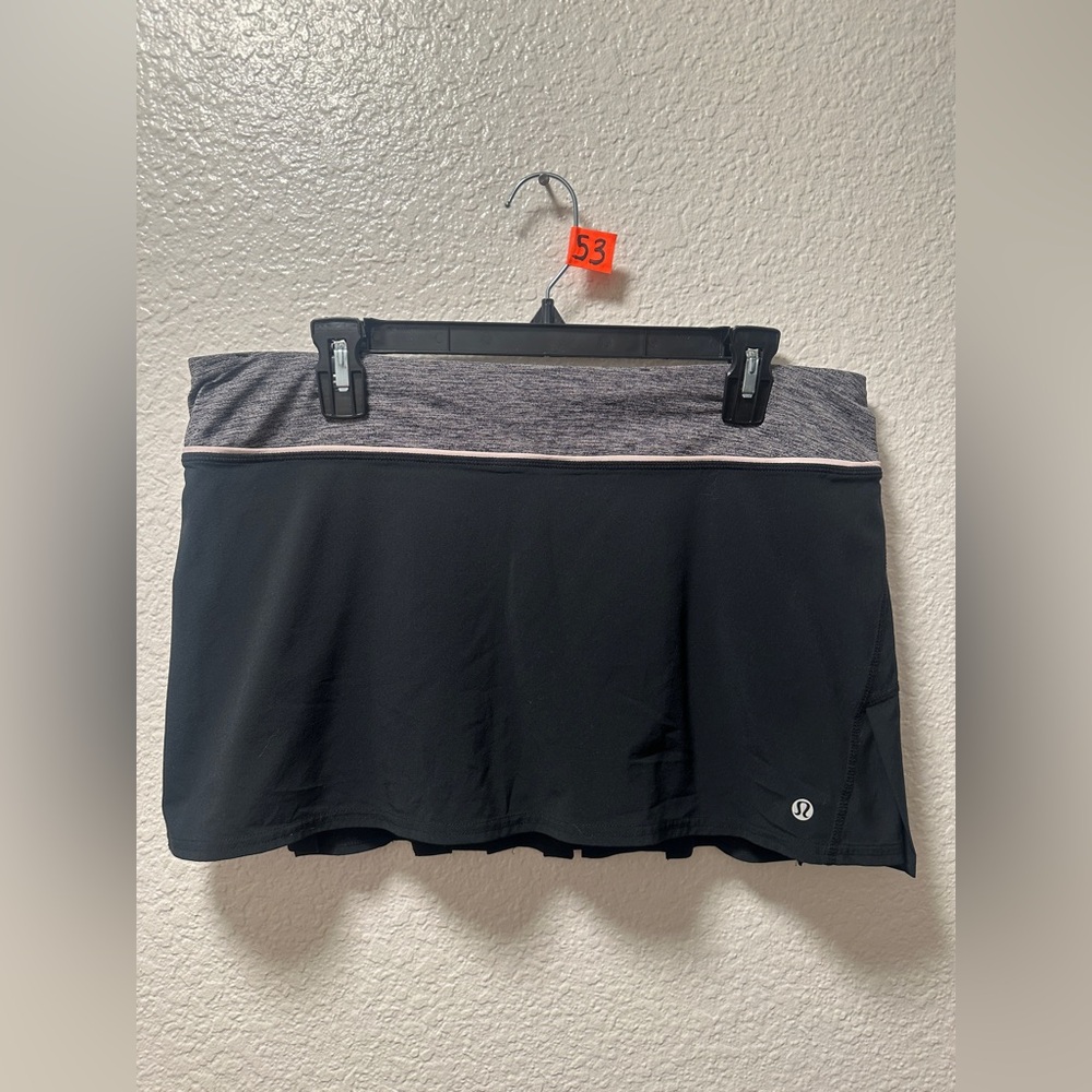 Lululemon skirt size 10. A53